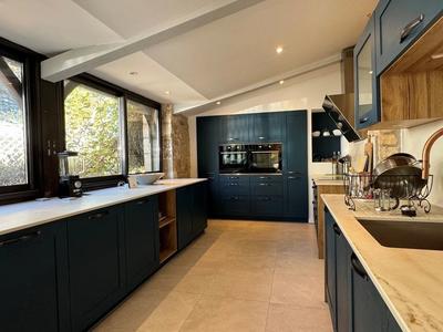 Maison - 537 m² - 22 pièces