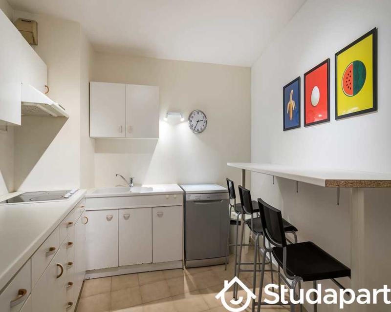 Chambre - 80 m² - 1 pièce