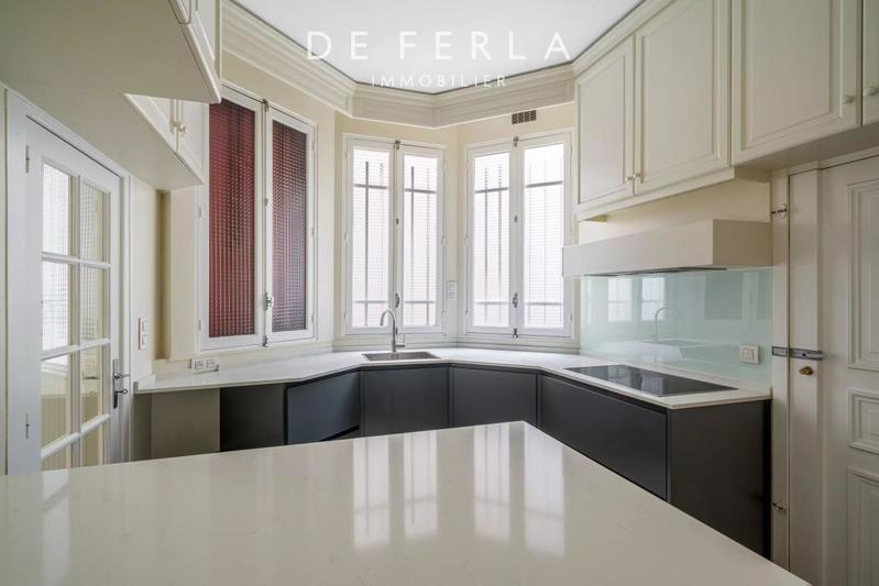 Appartement - 191 m² - 5 pièces