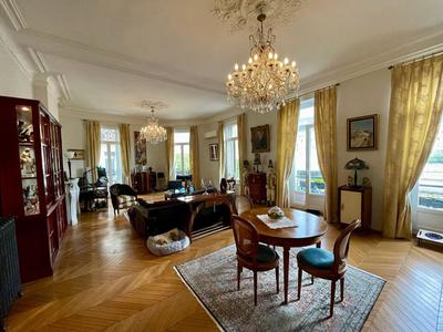 Appartement - 152 m² - 4 pièces