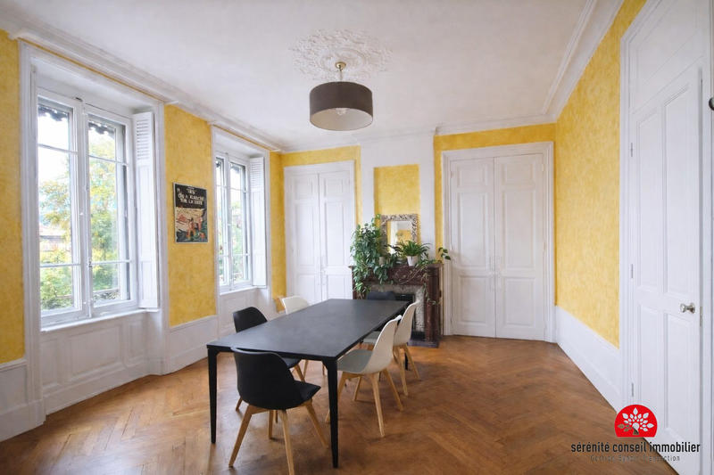 Maison - 360 m² - 9 pièces