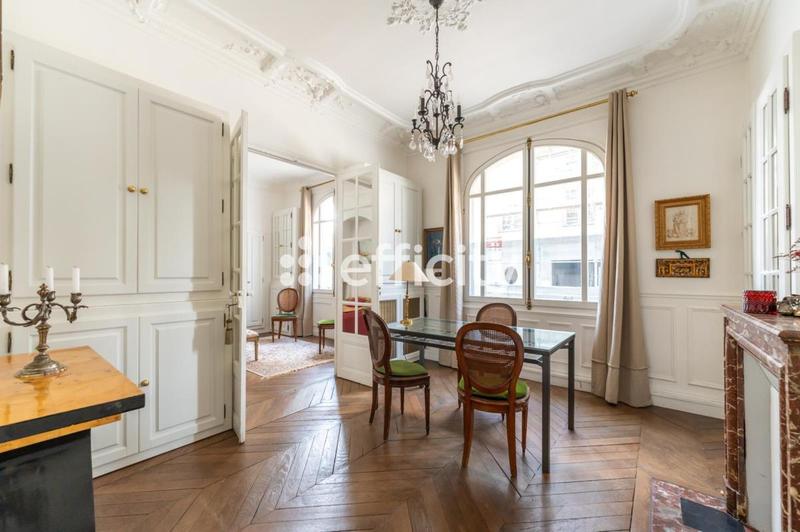 Appartement bourgeois - 82 m² - 4 pièces