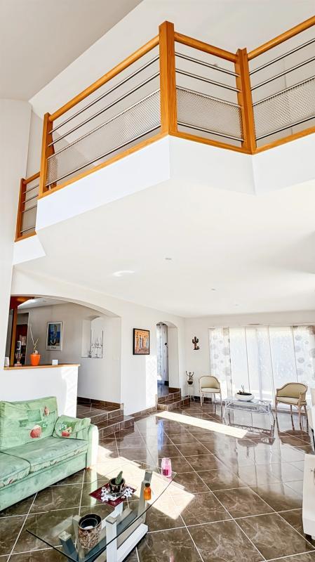 Maison - 202 m² - 9 pièces