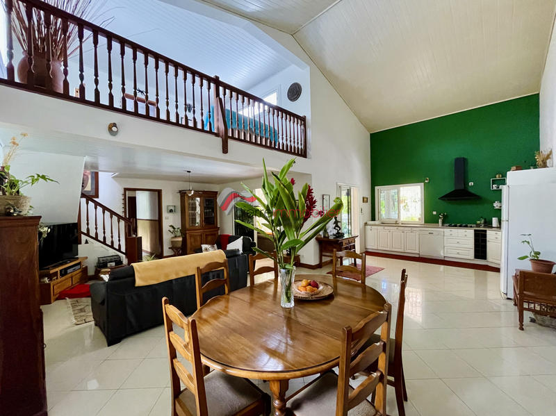 Maison - 167 m² - 6 pièces