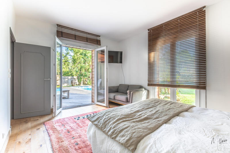 Maison - 270 m² - 11 pièces