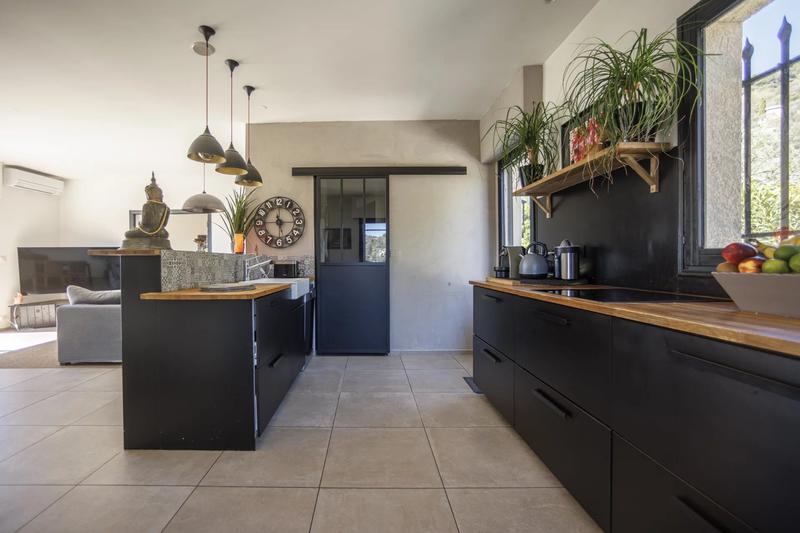 Maison - 260 m² - 8 pièces