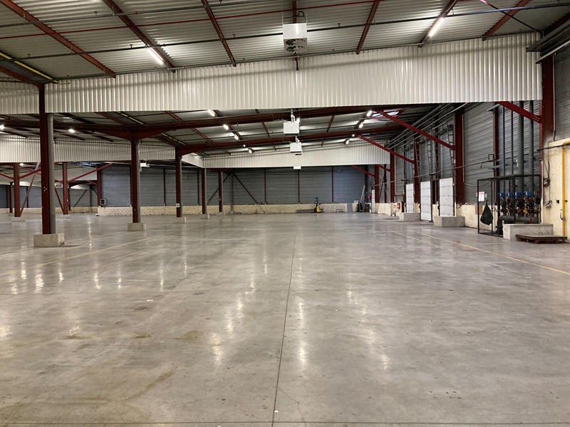 Local d'activité / Entrepôt - 8 440 m²