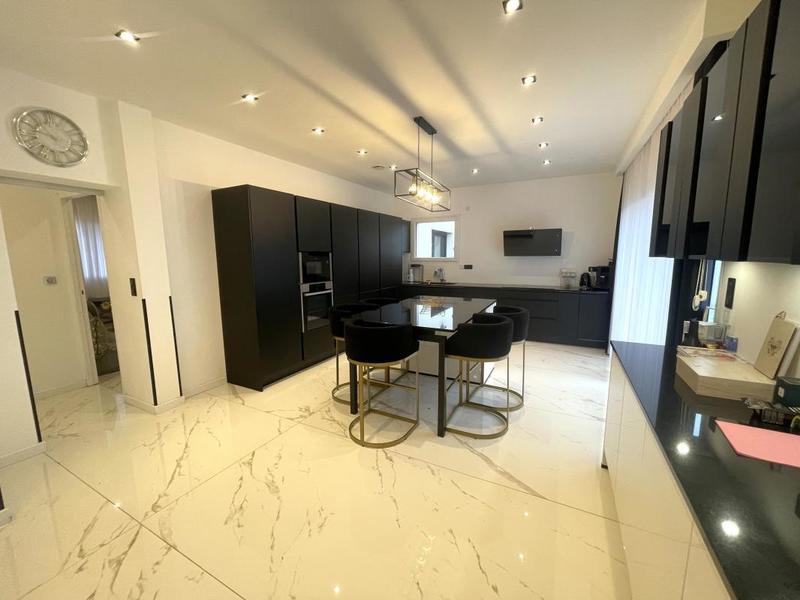 Maison ancienne - 259 m² - 8 pièces