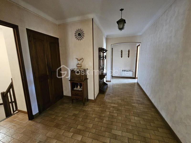 Maison traditionnelle - 232 m² - 8 pièces