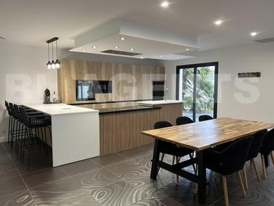 Maison - 144 m² - 6 pièces