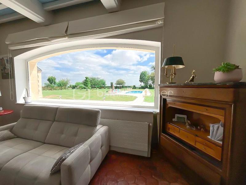 Demeure - 377 m² - 14 pièces