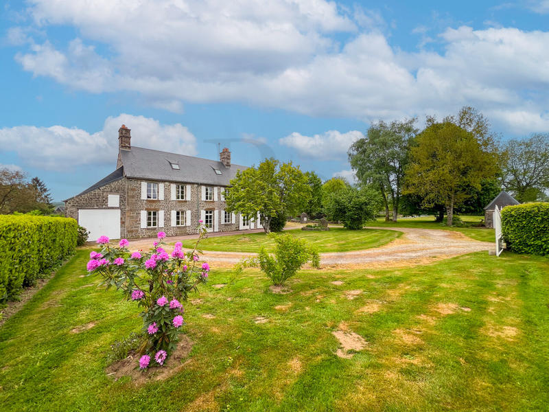 Maison - 280 m² - 9 pièces