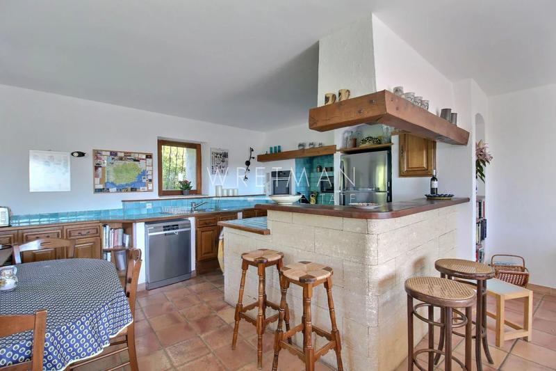 Maison - 236 m² - 7 pièces