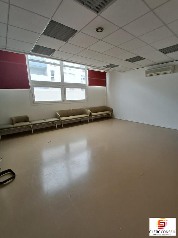 Bureau - 548 m²
