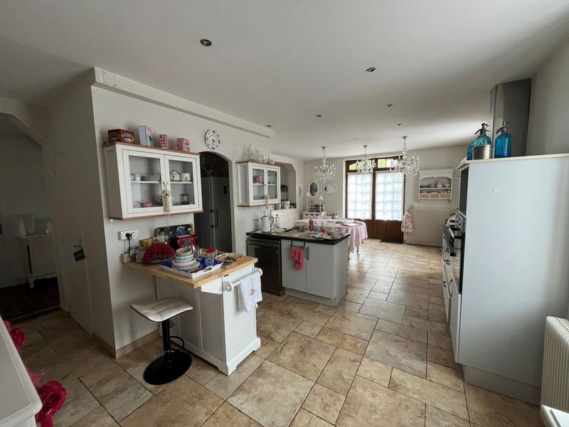 Maison - 180 m² - 9 pièces