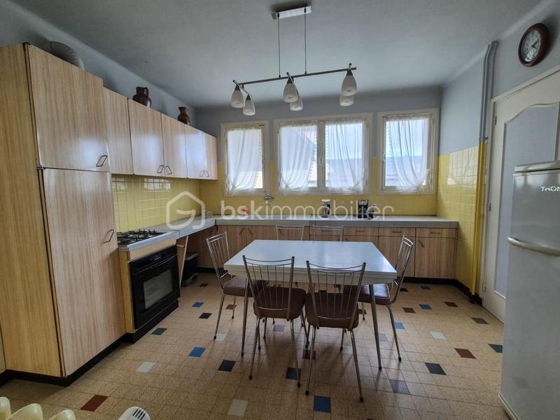 Maison - 205 m² - 8 pièces