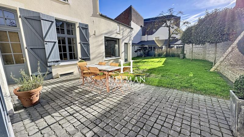 Maison - 348 m² - 11 pièces