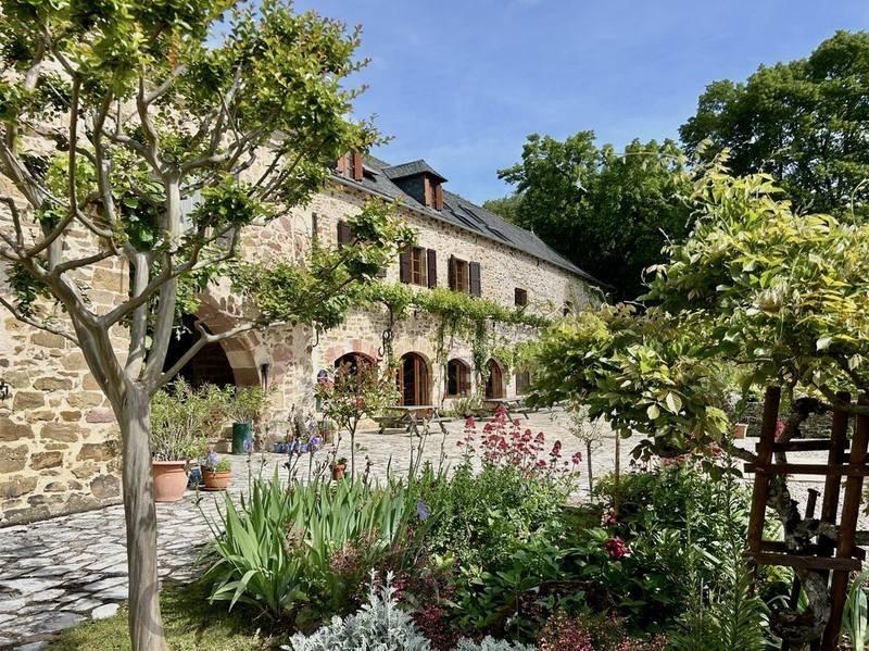 Propriété - 630 m² - 18 pièces