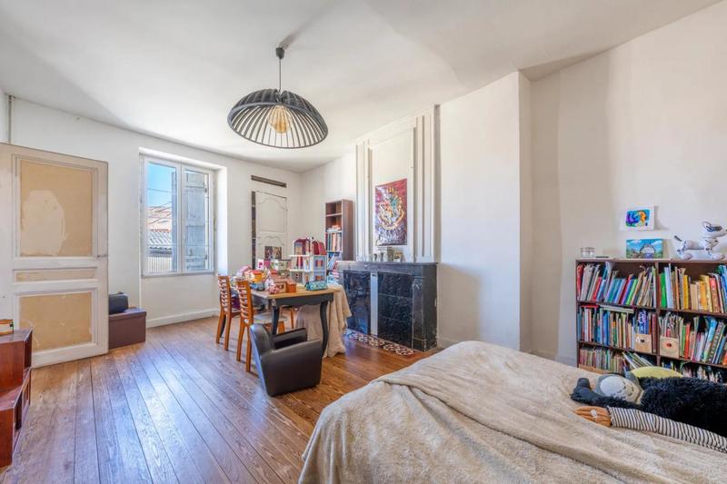 Maison - 290 m² - 8 pièces