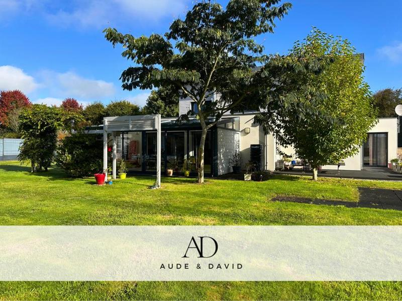 Maison - 220 m² - 8 pièces