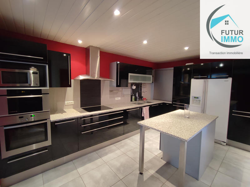 Maison - 325 m² - 9 pièces