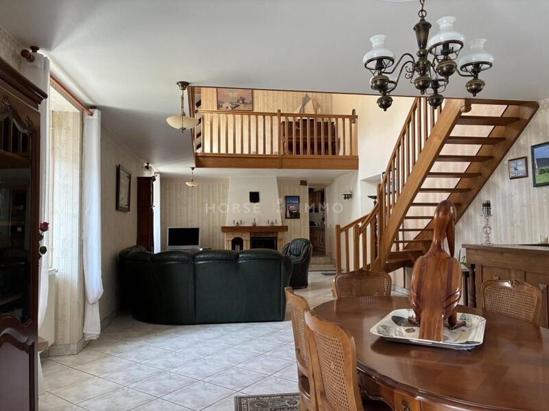 Maison - 340 m² - 8 pièces