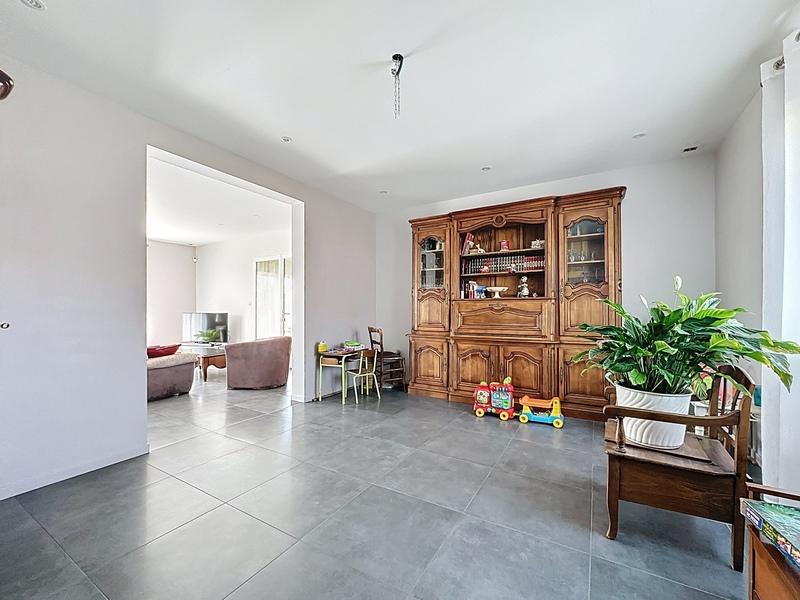 Villa - 256 m² - 9 pièces