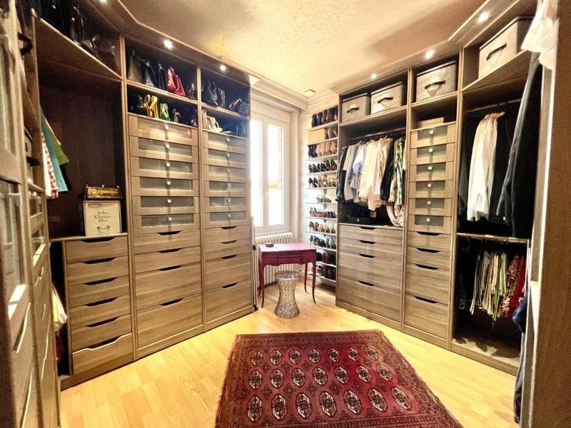 Propriété - 305 m² - 8 pièces