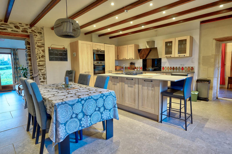 Maison - 234 m² - 7 pièces