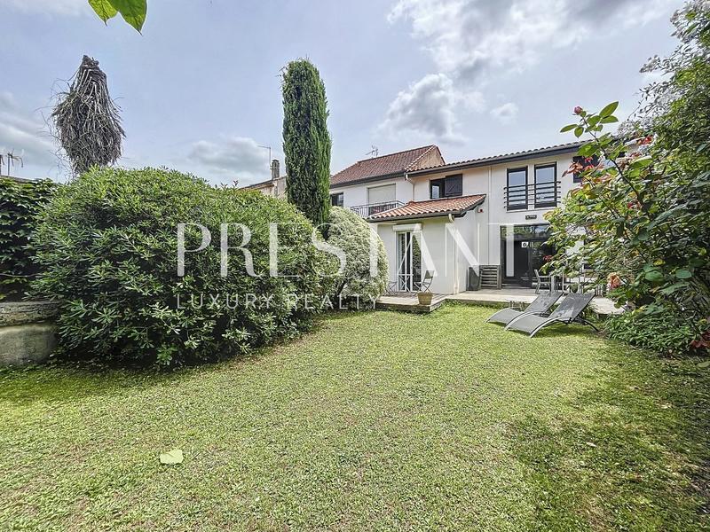 Maison - 195 m² - 8 pièces