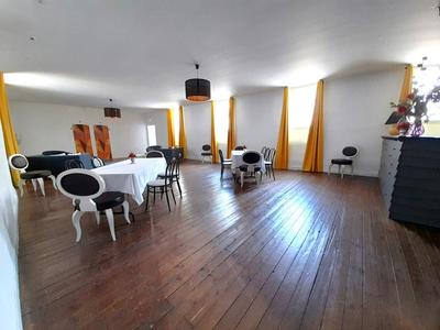 Maison - 750 m² - 9 pièces