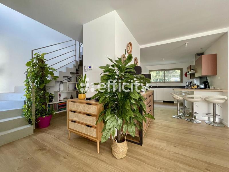 Maison - 140 m² - 6 pièces