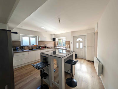 Maison - 137 m² - 5 pièces