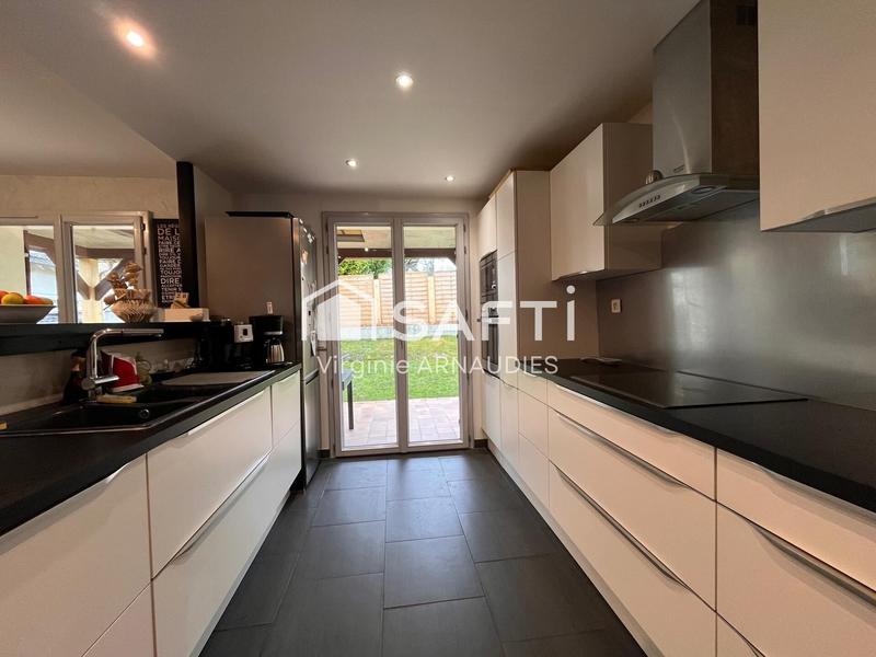 Maison - 143 m² - 8 pièces