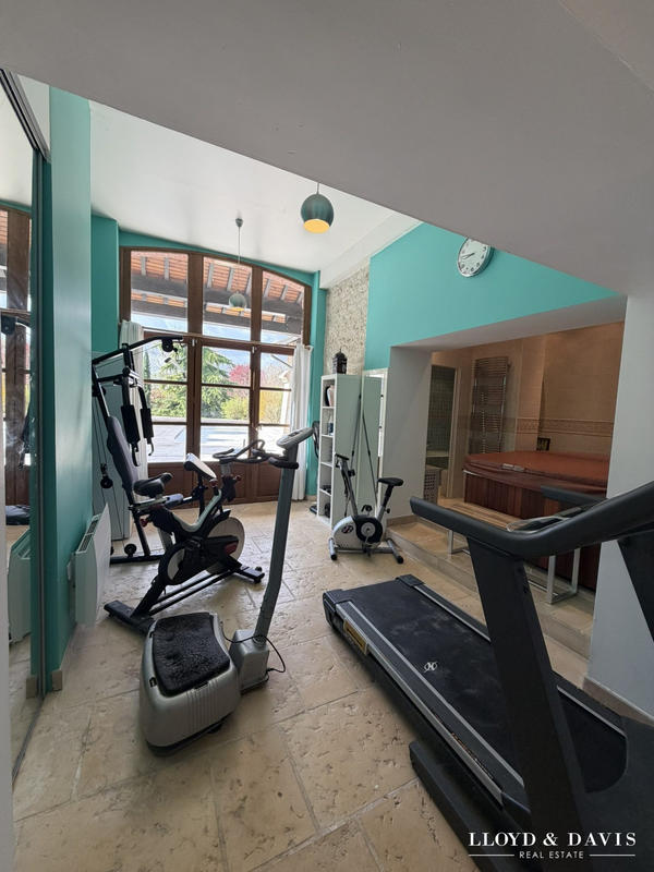 Villa - 335 m² - 12 pièces