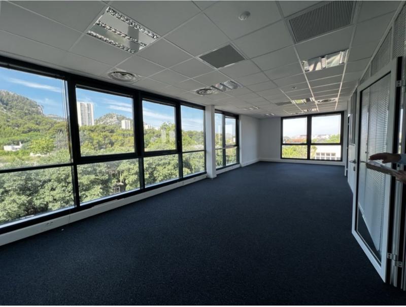 Bureau - 646 m²