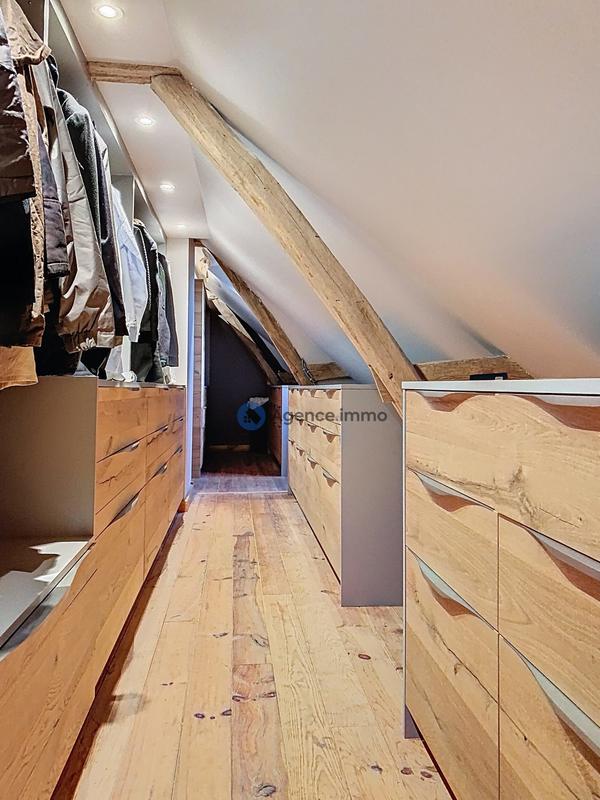 Maison - 232 m² - 8 pièces