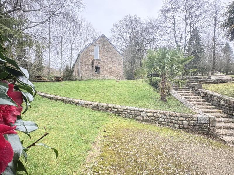 Maison - 245 m² - 40 pièces