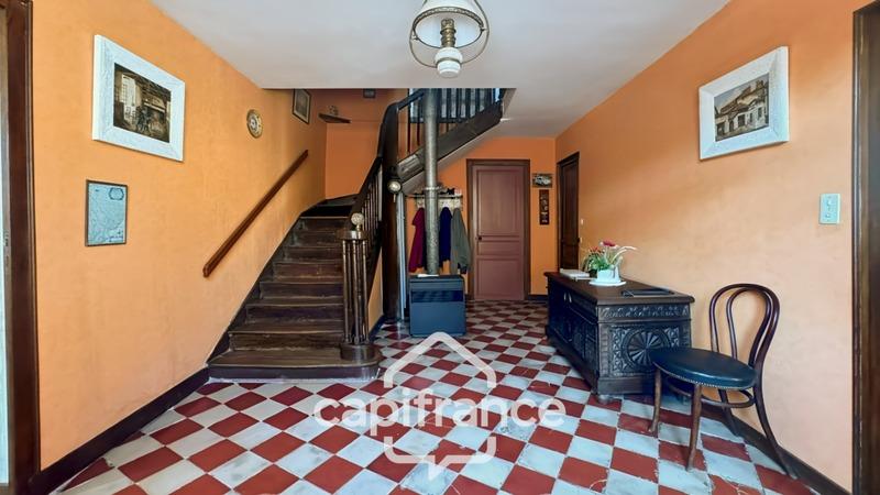 Maison - 201 m² - 8 pièces