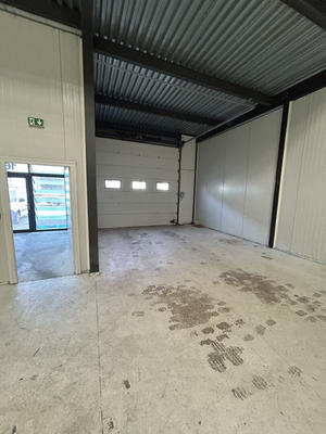 Local d'activité / Entrepôt - 210 m² - 1 pièce
