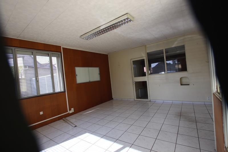 Entrepôt - 1 700 m²