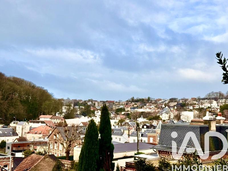 Maison - 232 m² - 8 pièces