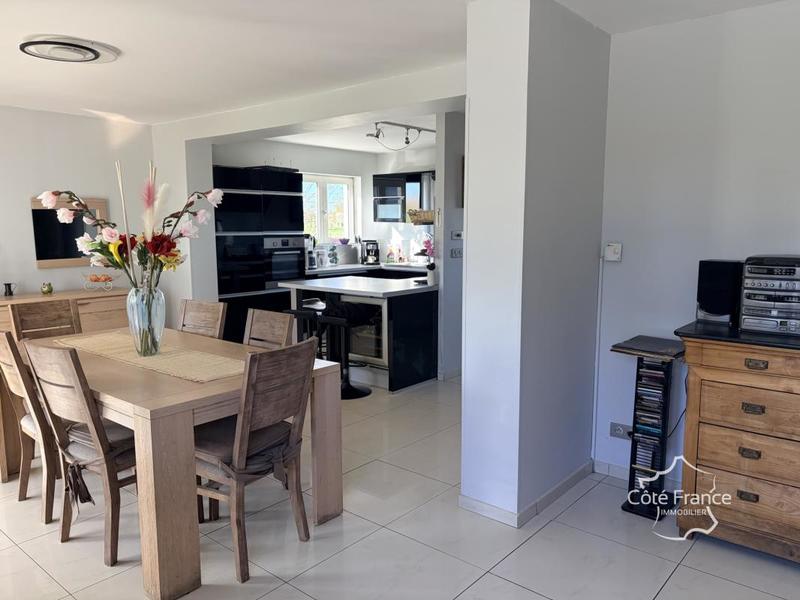 Maison - 143 m² - 6 pièces