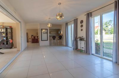 Maison - 295 m² - 9 pièces