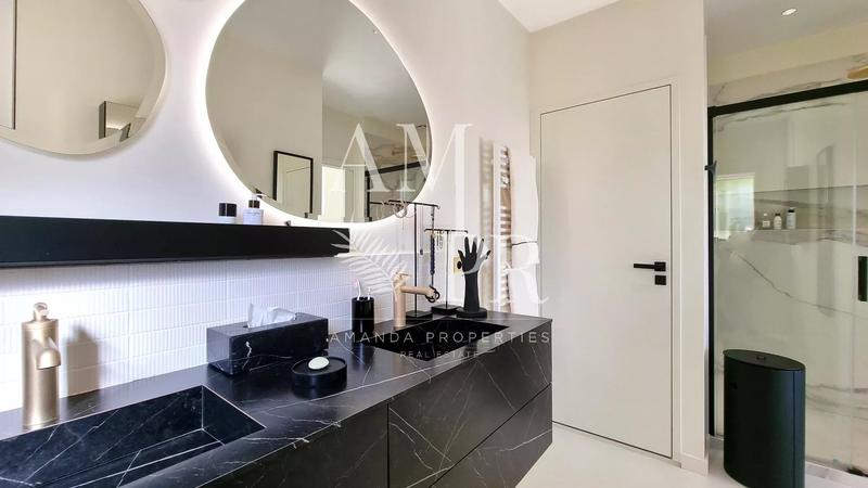 Villa - 233 m² - 5 pièces