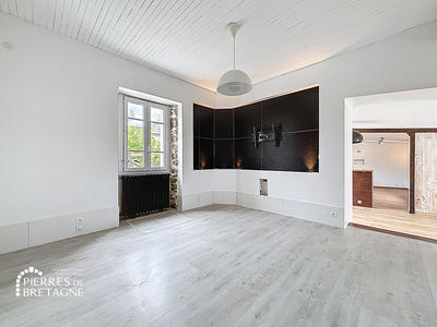 Maison - 96 m² - 6 pièces