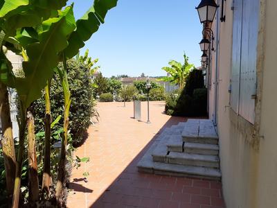 Maison - 718 m² - 8 pièces