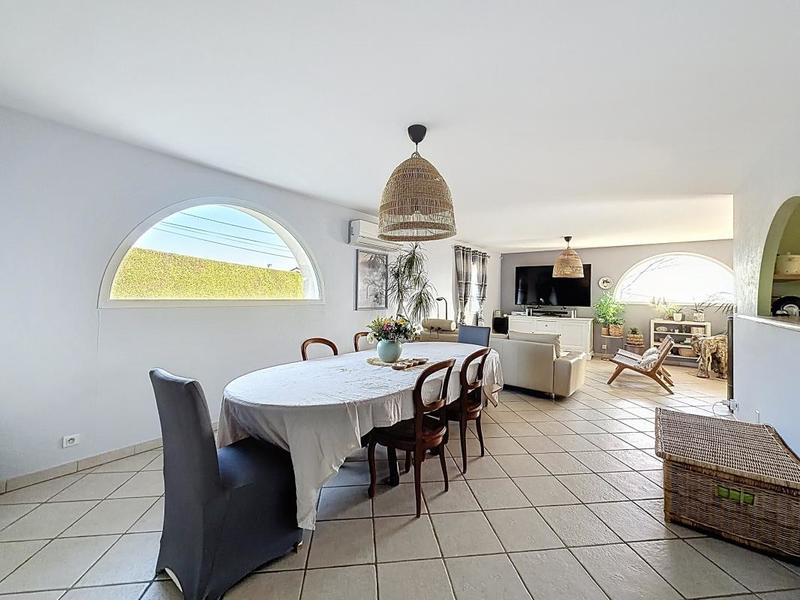 Villa - 310 m² - 5 pièces