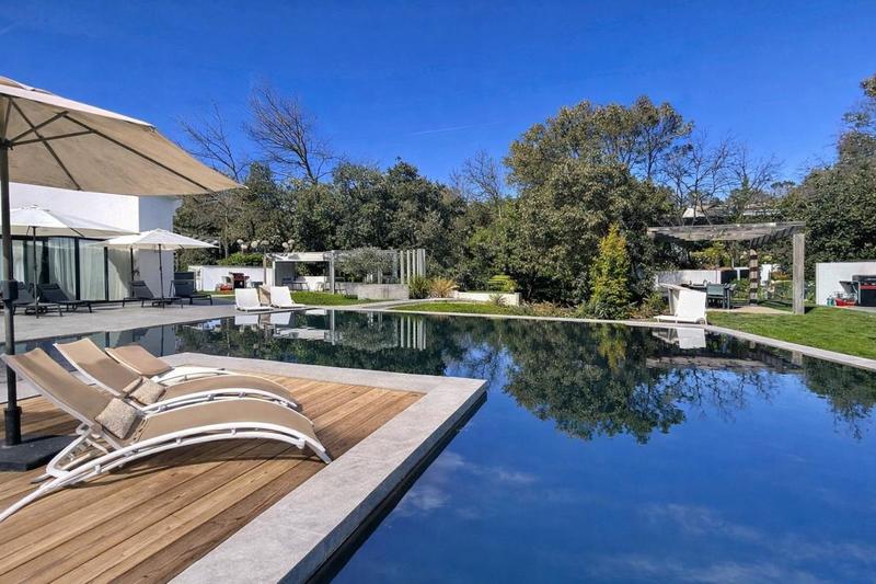 Maison - 323 m² - 8 pièces