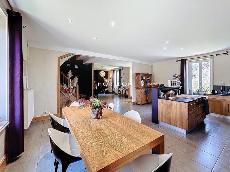 Maison - 255 m² - 6 pièces